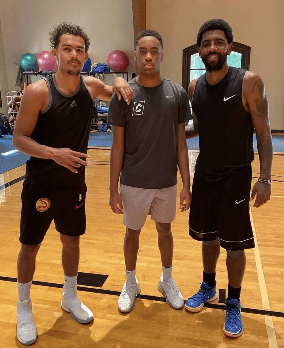 德州游骑兵在 2024 年宣布其主场屋顶将保持常开，以应对温和的气候